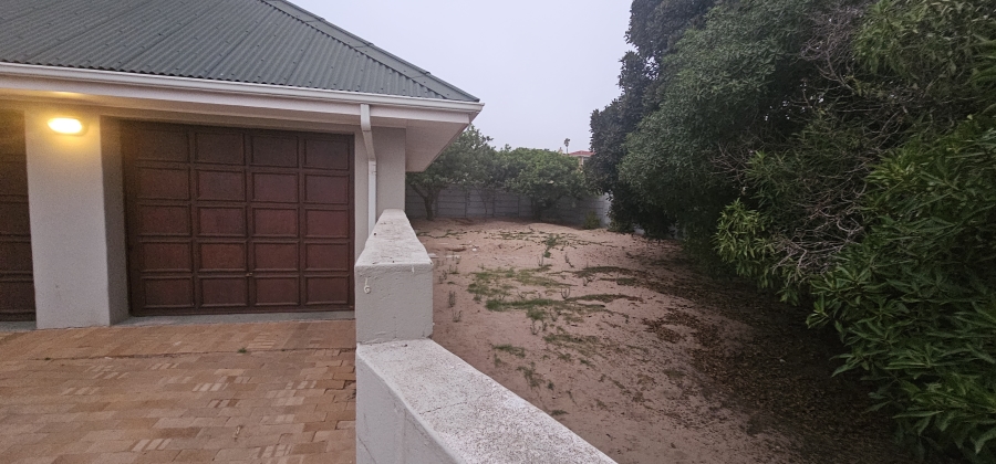 3 Bedroom Property for Sale in Middedorp Western Cape